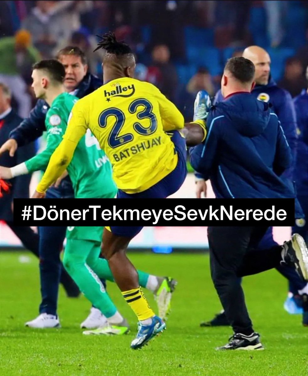 Döner tekme kavga ve sportmenliğe aykırı hareket değilse ne? 

Görüntülerle sabit olan ve milyonların şahit olduğu Batshuayi’nin DÖNER TEKMESİNİ NEREYE SOKTUNUZ?
#DönerTekmeyeSevkNerede