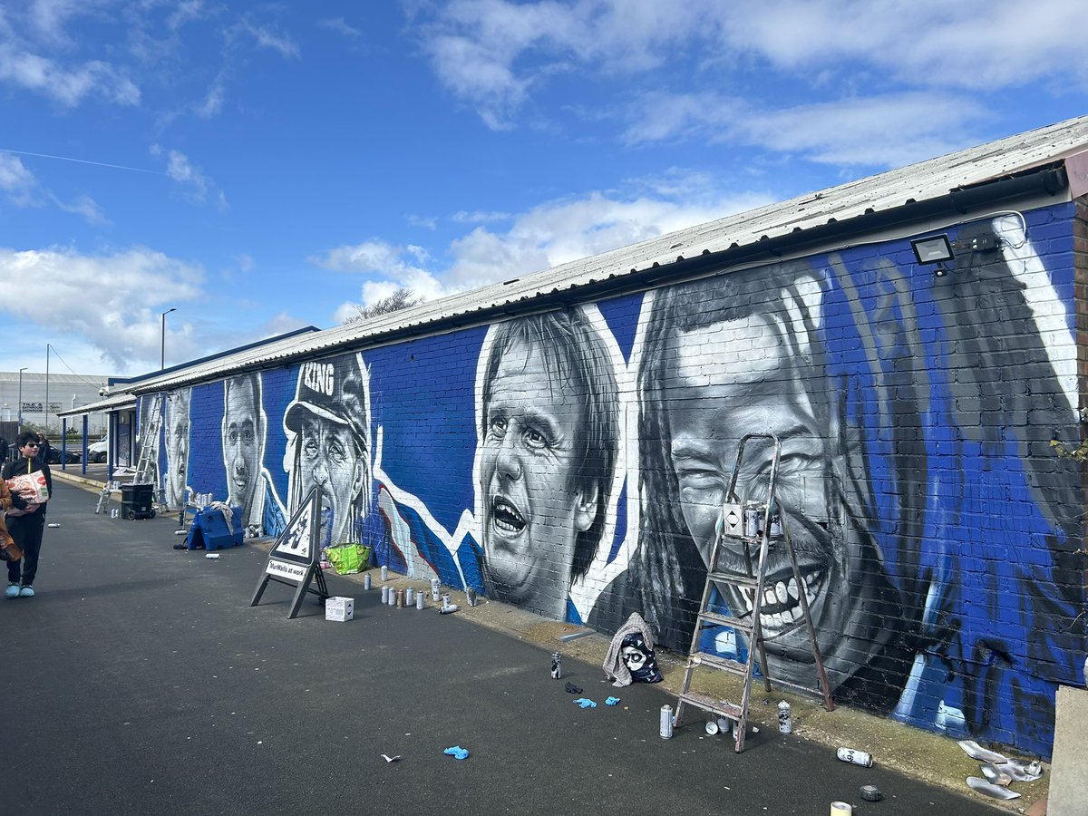 #WIP by the talented @MurWalls team over at club shop *dodging several downpours in the process* is looking top drawer! 👊🏼💙⚽️PUP! 

#legends @pompey #pompey6 #streetart #mural #playeduppompey  

#alanknight #robertprosinecki #guywhittingham #kanu #paulmerson #linvoyprimus
