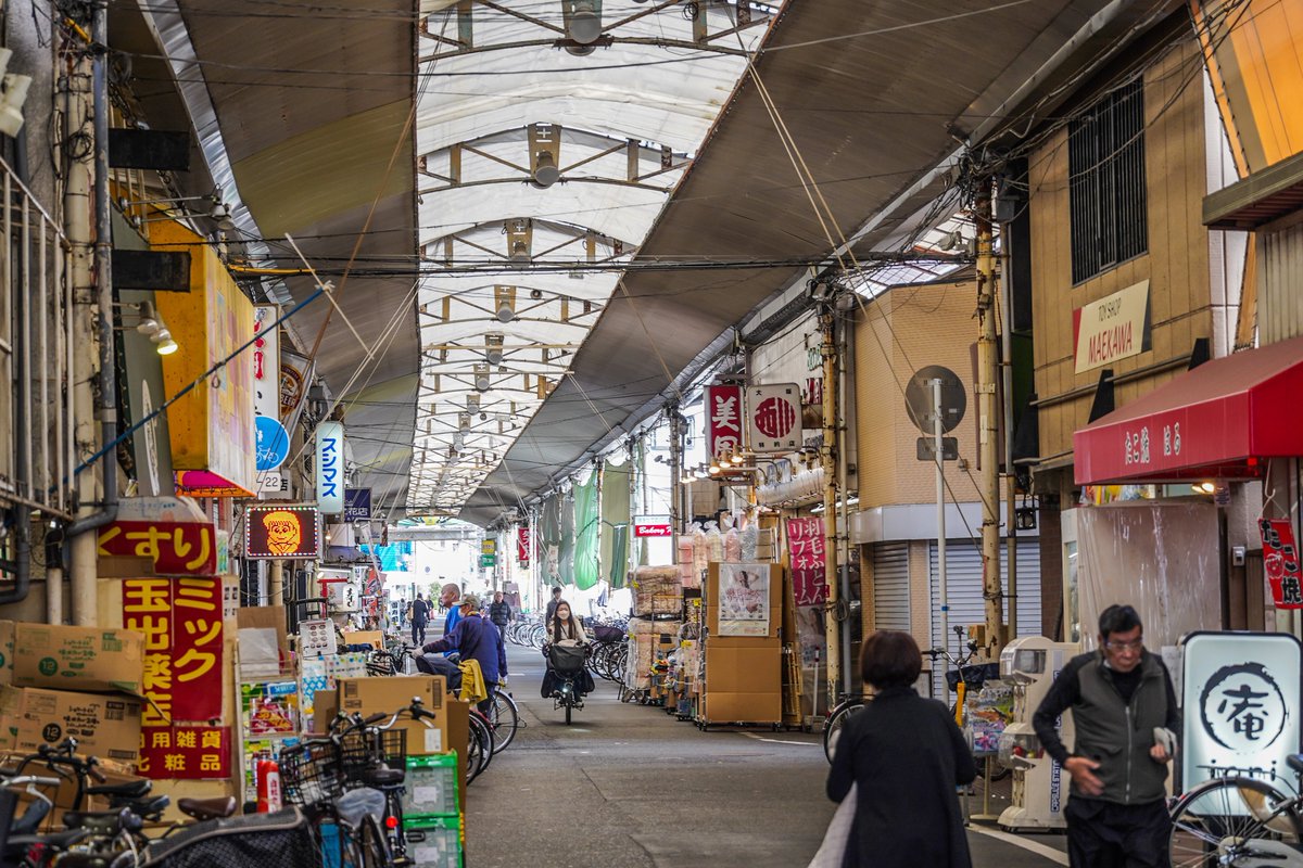 南海岸里玉出駅前の玉出本通商店街。スーパー玉出の本店はここ。