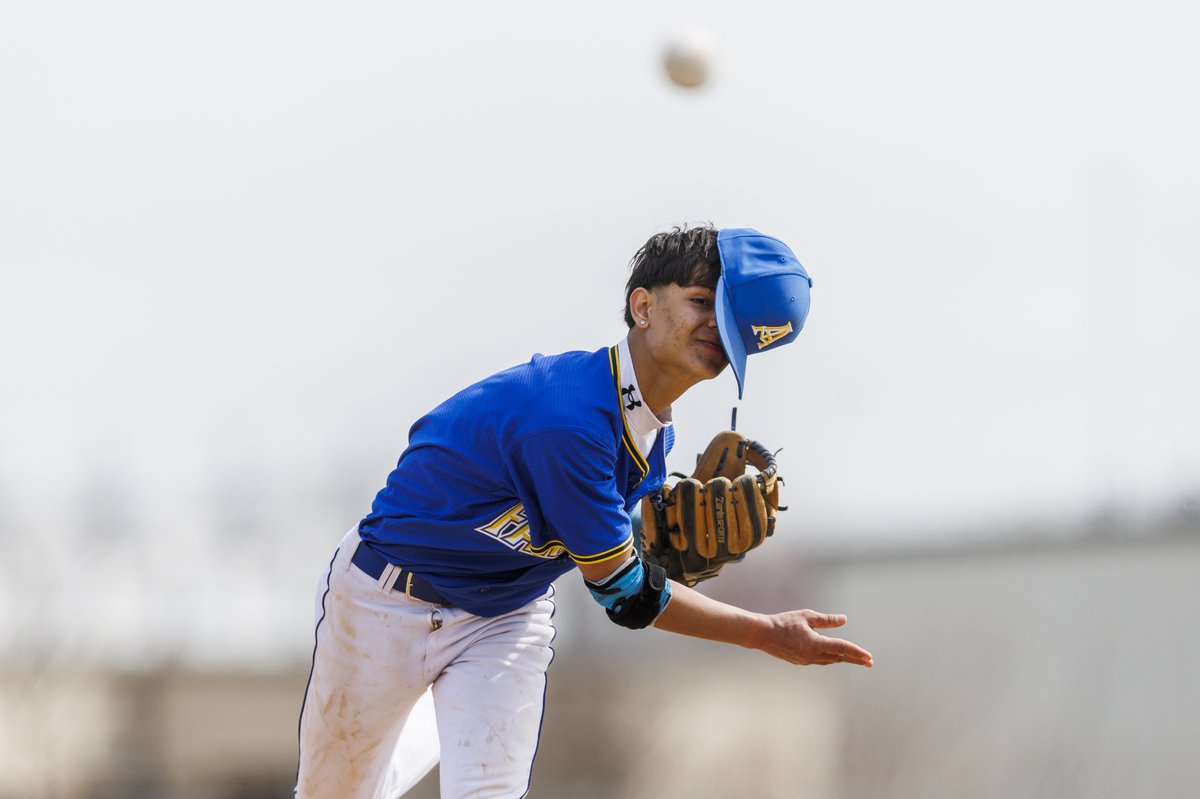 In Chicago migrants have faced hurdles adjusting to life in the city but for Yoel Guerra, whose coaches say has a chance of being recruited for college, baseball is a semblance of home. Story by @nellbsalzman: chicagotribune.com/2024/04/01/chi…