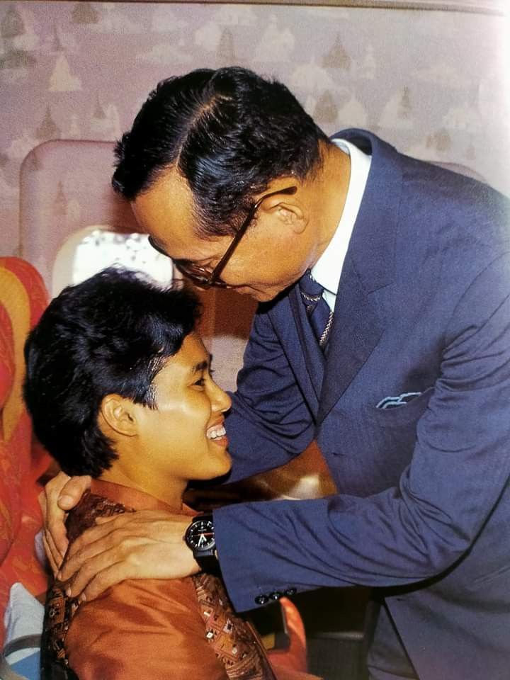 Kea_New's tweet photo. 💜❤️เจ้าหญิงในดวงใจ❤️💜
กราบพระบาท🙏🙏
#ขอพระองค์ทรงพระเจริญยิ่งยืนนาน🙏🙏
ขอพระองค์ทรงมีพระพลานามัยที่สมบูรณ์แข็งแรง..
ด้วยรักและเทิดทูนที่สุดค่ะ🙏🙏💜💜💜💜
#เรารักสมเด็จพระเทพ 
#วันคล้ายวันพระราชสมภพ https://t.co/ibO1sQ4TQe