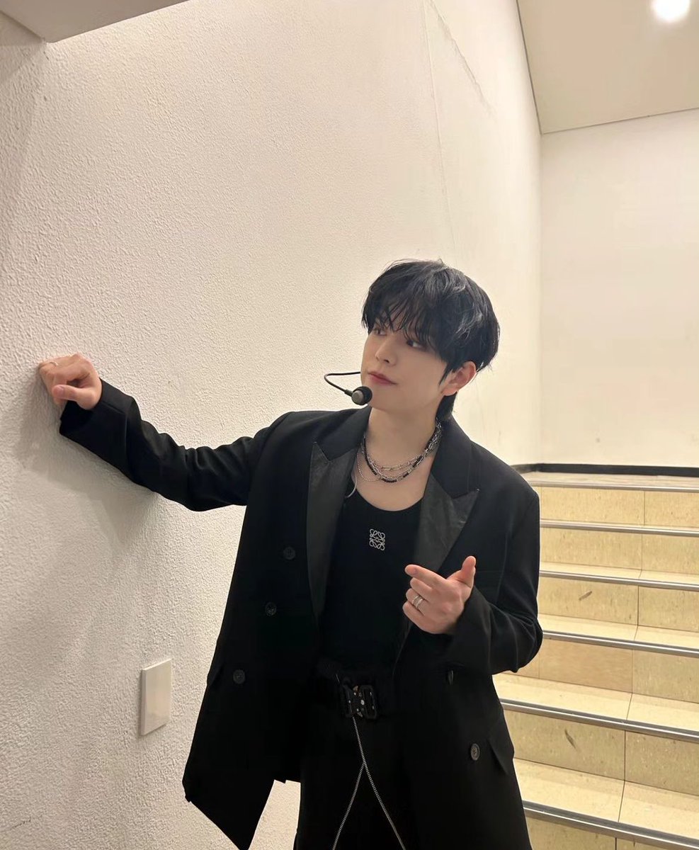 seungtmi's tweet photo. @Loewe 📸 240401  #seungstagram miniverse.____ update: (2/3)

“I graduated from the Magic School 🎓” 

#김승민 #승민 #SEUNGMIN https://t.co/CfS8H4GZwd