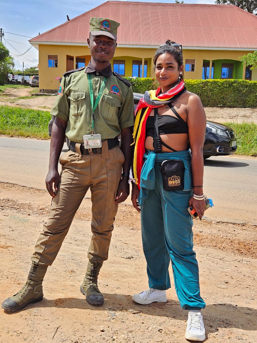 ExploreUg_Pearl's tweet photo. Day 2 of our #ExploreUgFamTrip2024: Discovering the magic of the Kayabwe Equator crossing, where two hemispheres meet, igniting our sense of wonder and exploration.
#ExploreUganda #EquatorCrossing https://t.co/gn4SRQIJNn
