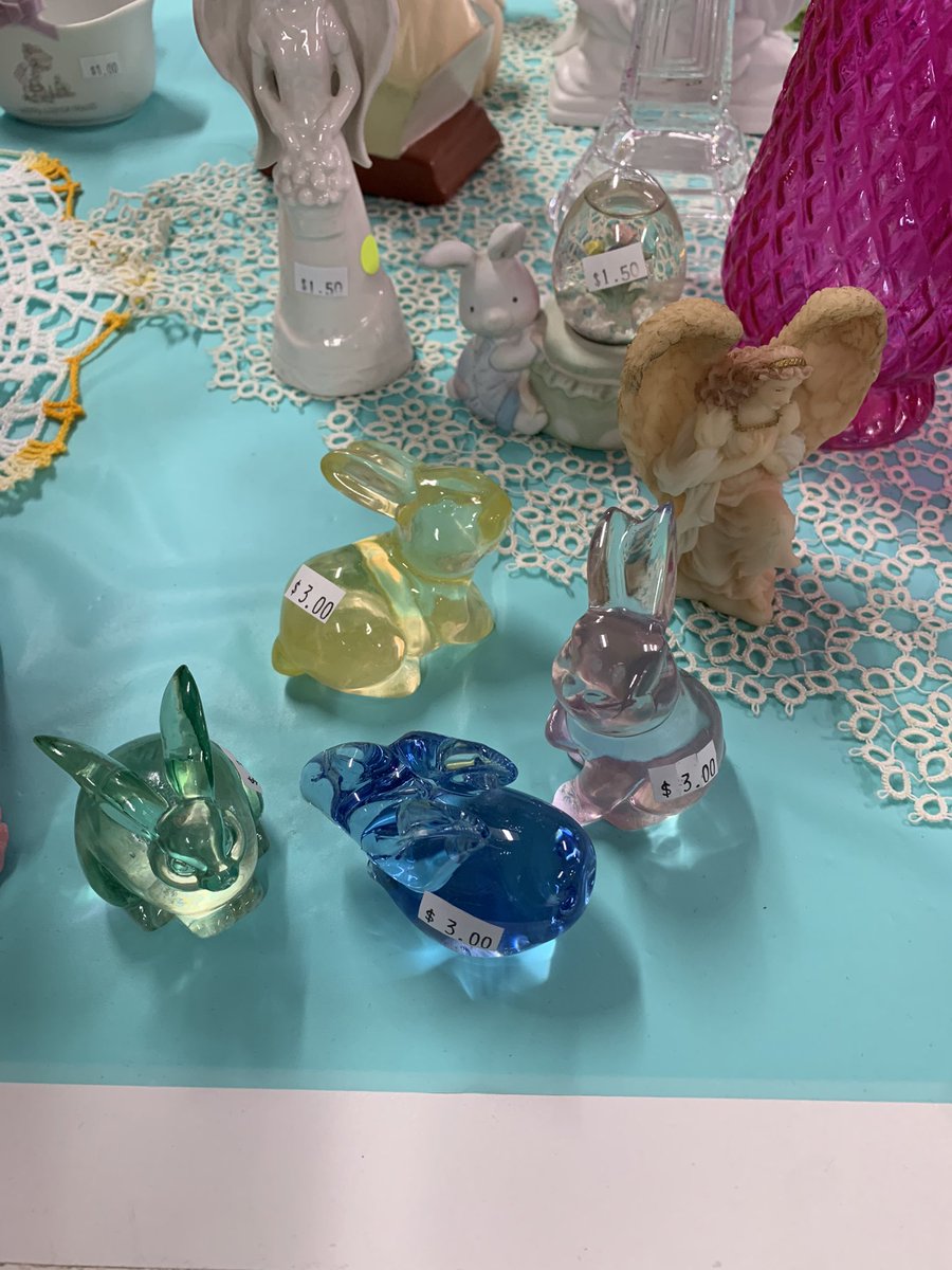 ✨Hello Gem Hunters look at these glass cuties!!! 🐰💎🐇 

#Thriftinginspiration #Thrifting #thrift #thrift #Thriftedtreasure #Thriftfind #thriftgem #Thrifthunting #Gem #Charityshop #TREASURE  #iSpy #Thriftstorefinds #Thriftstorehaul #decor #Easter2024 #HappyThrifting