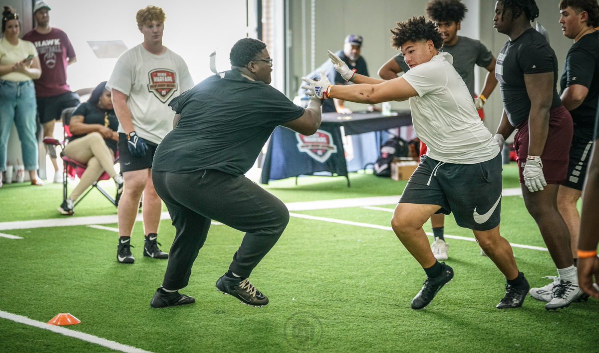Pinkston Center Kenneth Harris Jr. @77kenH was a standout at this weekends Trench Bulliez @BulliezTrench He was a matchup problem for everyone @twftraining