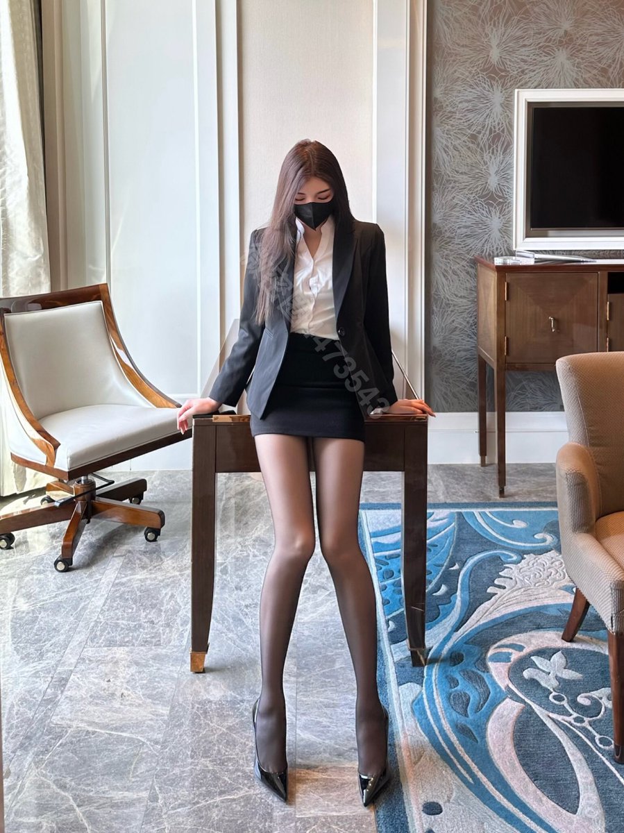 今天是你的女秘书～ https://t.co/PHDEEoNHCJ