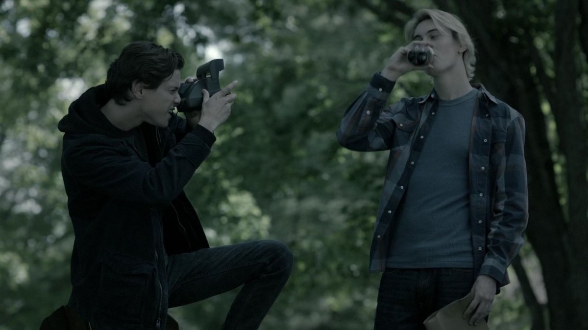 fuckolsenn's tweet photo. eyewitness (2016) https://t.co/nx9gEz6yOZ