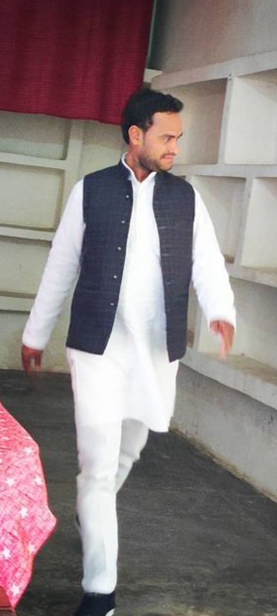 Dev Naresh yadav (@devnareshyadav) on Twitter photo किस लोकसभा से चुनाव मैदान में उतरा जाए
बताओ आप लोग 😀🙏
<a href="/yadavakhilesh/">Akhilesh Yadav</a>
<a href="/myogiadityanath/">Yogi Adityanath</a>
<a href="/AmitShah/">Amit Shah</a>
<a href="/narendramodi/">Narendra Modi</a> किस लोकसभा से चुनाव मैदान में उतरा जाए
बताओ आप लोग 😀🙏
<a href="/yadavakhilesh/">Akhilesh Yadav</a>
<a href="/myogiadityanath/">Yogi Adityanath</a>
<a href="/AmitShah/">Amit Shah</a>
<a href="/narendramodi/">Narendra Modi</a>