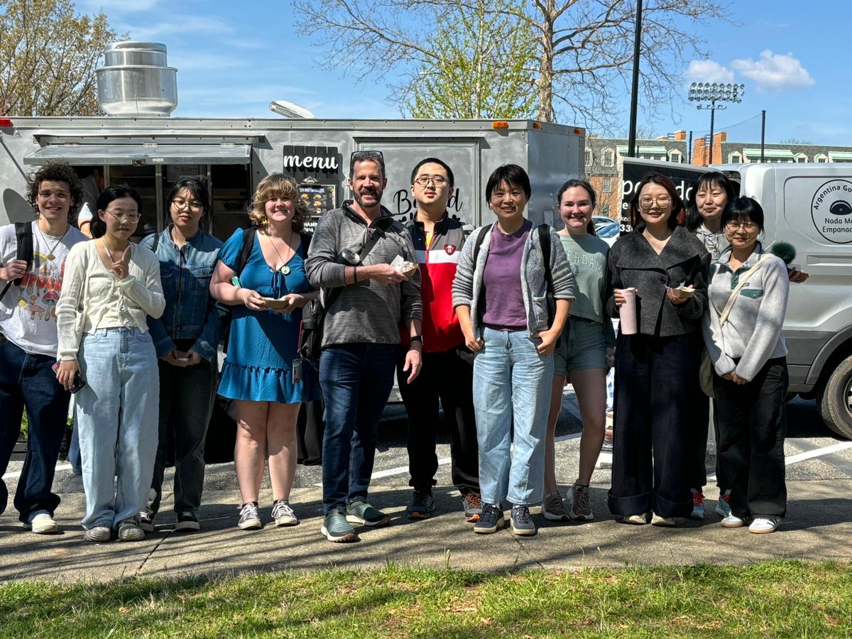WFUSpanItal's tweet photo. We had the pleasure of hosting a guest speaker talk and food truck activity for our SPA 303 and LIN 380 classes. Thank you Nadamás Empanadas and Rita Moreno for sharing your experiences with us. https://t.co/5K900aVlTS