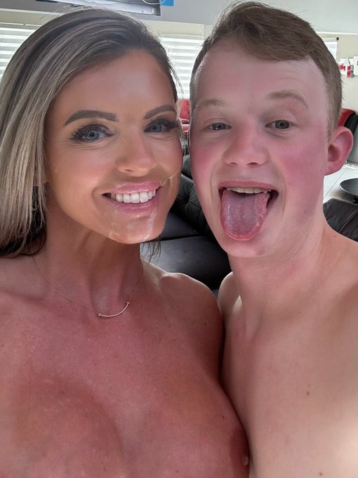 Would you give me a facial too? 💦💦  @Jimmymichaelsx https://t.co/wHkp3XXBVH<a class="tags" href="/tag/jimmymichaelsx">@jimmymichaelsx</a>