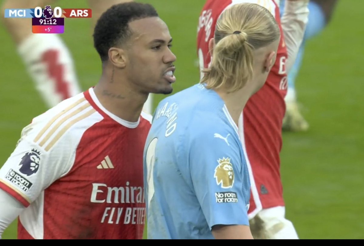ArsenalLad_IRE's tweet photo. This is exactly the type of attitude I have wanted to see from our defenders for years.. absolute shithousery from Gabriel.  Laughing my tits off watching this yesterday! https://t.co/5oUiHWBH8S