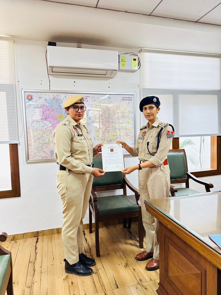 SSP Malerkotla applauds the Traffic Police Malerkotla for their outstanding dedication! A letter of commendation in recognition of their unwavering commitment to duty. Let's continue to serve with integrity and keep Malerkotla safe! 

#CommittedToSafety
#MalerkotlaPolice