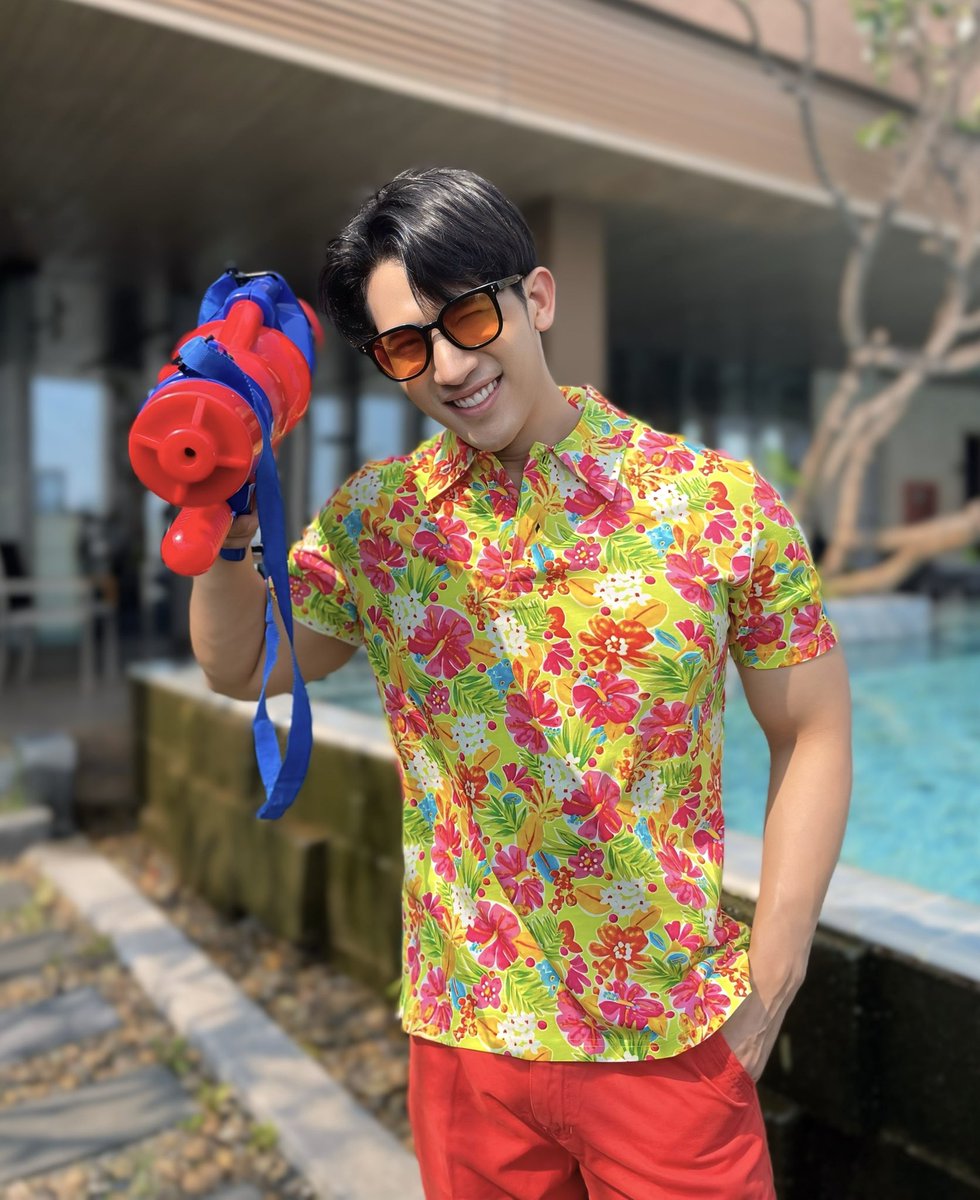 bas_karanbas's tweet photo. สงกรานต์นี้มีเสื้อใส่กันหรือยังครับ จะใส่ไปเล่นน้ำ ไปเที่ยว ต้อนรับลมร้อน ต้อง suika เสื้อแตงโม🍉
Shopee : https://t.co/KQ9reLNFQk
Lazada : https://t.co/HYou19LUXL
Tiktok : https://t.co/BQ3x5dyceg
#tangmo
#suika
#เสื้อแตงโม
#เสื้อเชิ���ต
#เสื้อสงกรานต์
#ลายดอก
#thailand 
#bas_karan https://t.co/MIMcLD3QiB