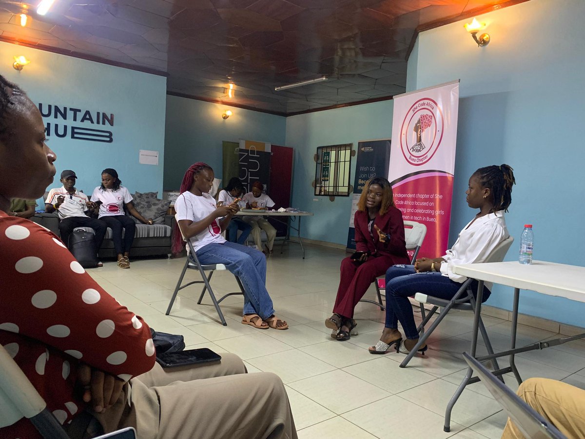 B_Djitue's tweet photo. On Saturday 30th I had the opportunity to take part in the IWD2024 of which I was part of the organiser. It was a moment where I had the opportunity to meet tech seniors, to learn and enjoy 🥰🥰
#IWD24 
#InspireInclusin
@SCA_Buea
@KwahamGrace 
@ElisabethFofie https://t.co/mSZgUhHAso