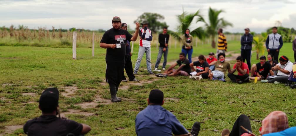 “No puede concebirse una revolución sin educación, no puede concebirse progreso, sin educación,no puede concebirse un futuro esplendoroso para la nación, no puede concebirse un mejoramiento en todos los órdenes de la vida sin educación". 
Fidel.
#1Abr Día Mundial de la Educación.
