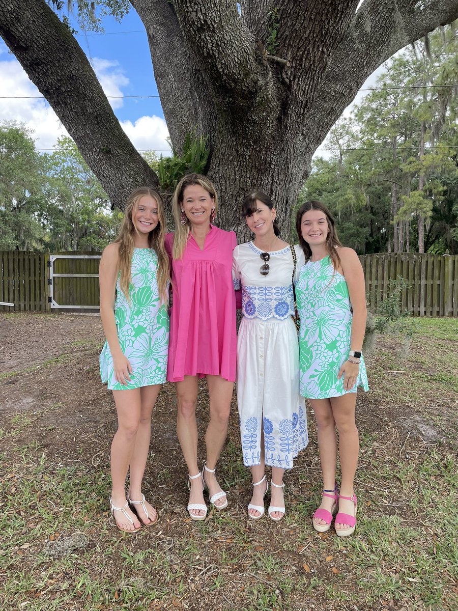 Kristenhitch02's tweet photo. Faith, Family, Farming, and Friends - These are a few of my Favorite things. 

Happy Easter from the Hitchcock’s and Parke’s 

#faith #family #farming #friends #myfavoritethings #happyeaster #heisrisen #parkesdalefarms https://t.co/mzU3yeiI6n