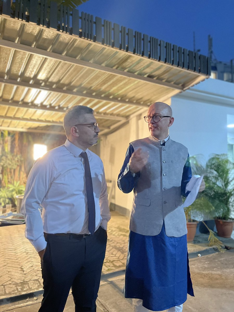 Breaking fast together at the 🇪🇺Delegation - and celebrating 20 years of service to the 🇪🇺of Rahmi, our Head of Admin, with the traditional medal.