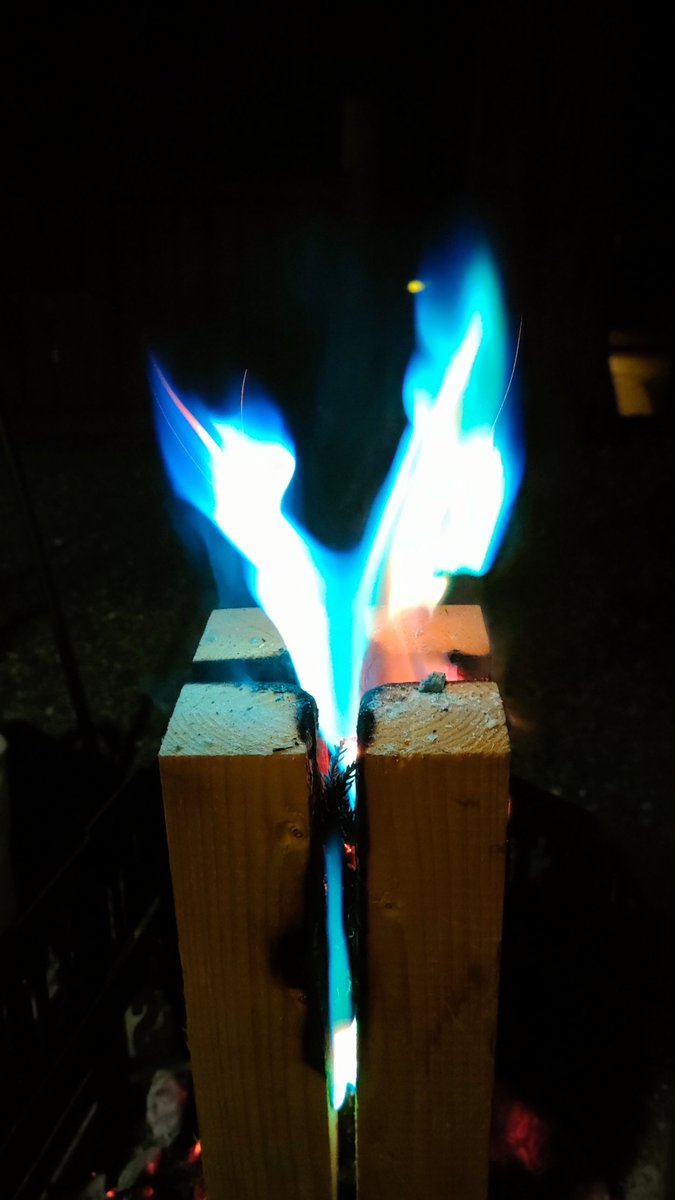 itikei810's tweet photo. 色変わる焚火

青い炎
荼毘さーーーん(´Д⊂ヽ https://t.co/XsLPiDsvJ9