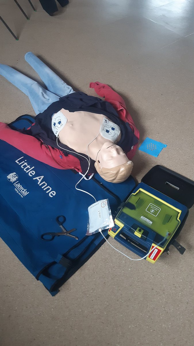 LewesR's tweet photo. During March I volunteered 19hrs teaching CPR and AED Awareness to over 400 people and over 80hrs on-call with @SECAmbulance 
The more people who know how to help someone in Cardiac Arrest,  the greater chance they have of surviving https://t.co/HXxUj7uTue