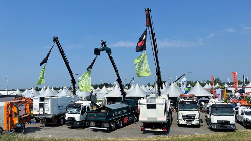 Major electric and #hybridtruck manufacturers are showing off their best HIAB and Multilift truck packages geared to the Netherlands’ waste and recycling sector at #ReiningsDemoDagen. bit.ly/3uH0F1c #electrictrucks #wastemanagement #wasteandrecycling #atlaspolar