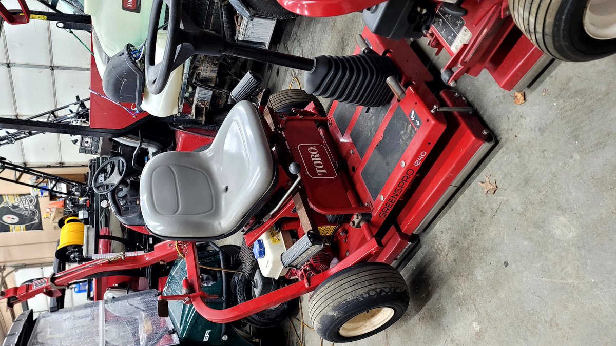 HeftyLeftyQue's tweet image. Looking to sell these rollers. 2 units available. One unit has 698 hrs and the other 633. 2014 and 2015 toro greenspro 1240.  Please contact me if interested and we can discuss price.