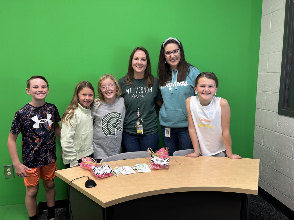 jenny_westbrook's tweet photo. Happy #NationalAssistantPrincipalsWeek to the one and only @mkjohnson723 🎉💚👏🌟 Thank you Mrs. Walker for all you do for our school community each day @MVESGainesville @Hall_Schools 👏👏👏 We are thankful for you! https://t.co/BEYK7Aoa2Q