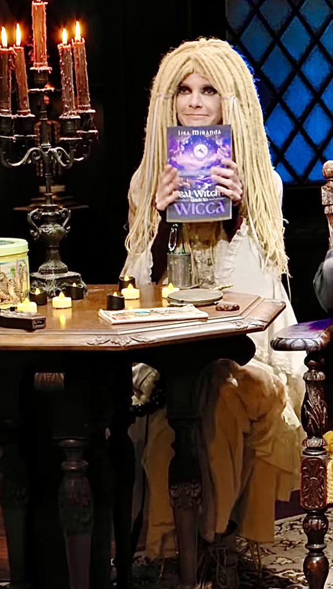 ScorpioLisaM's tweet image. I’m so glad that Tangella likes my new book! #CreatureFeatures