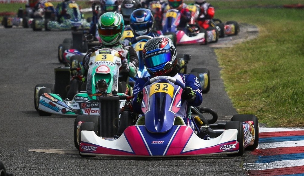 dxtcarlospaz's tweet photo. #Karting Salvador Echarri fue 4º en Zárate y selló su mejor carrera del año en el RMC Buenos Aires.

La nota completa: https://t.co/oKS2b7uy11 https://t.co/yCLtq1uZJR