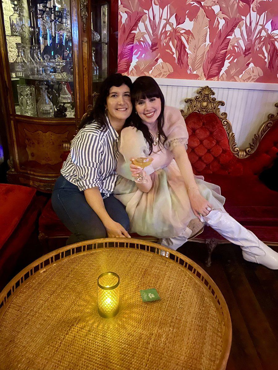 The lights are so bright, but they never blind me 💡 
Welcome to New York, it's been waitin' for you