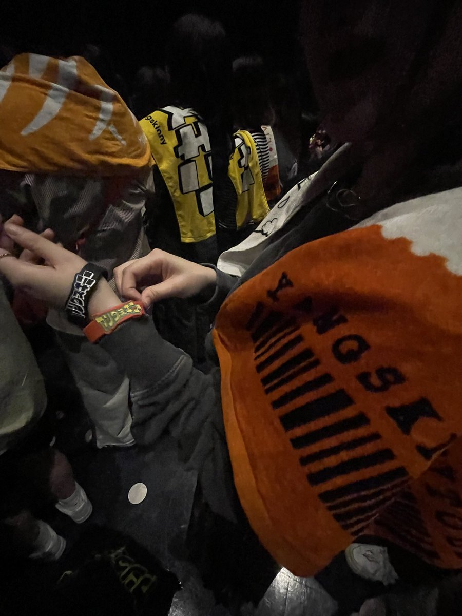 __muji's tweet photo. ヤングスキニーライブ初参戦
福岡公演めちゃくちゃアツいライブだった楽しすぎた❤️‍🔥
しおんくんのパワーにやられた。推します。ドラム姿かっこよすぎたよ！！！
@shioon_yang 

#ヤングスキニー https://t.co/53YjvYio0i