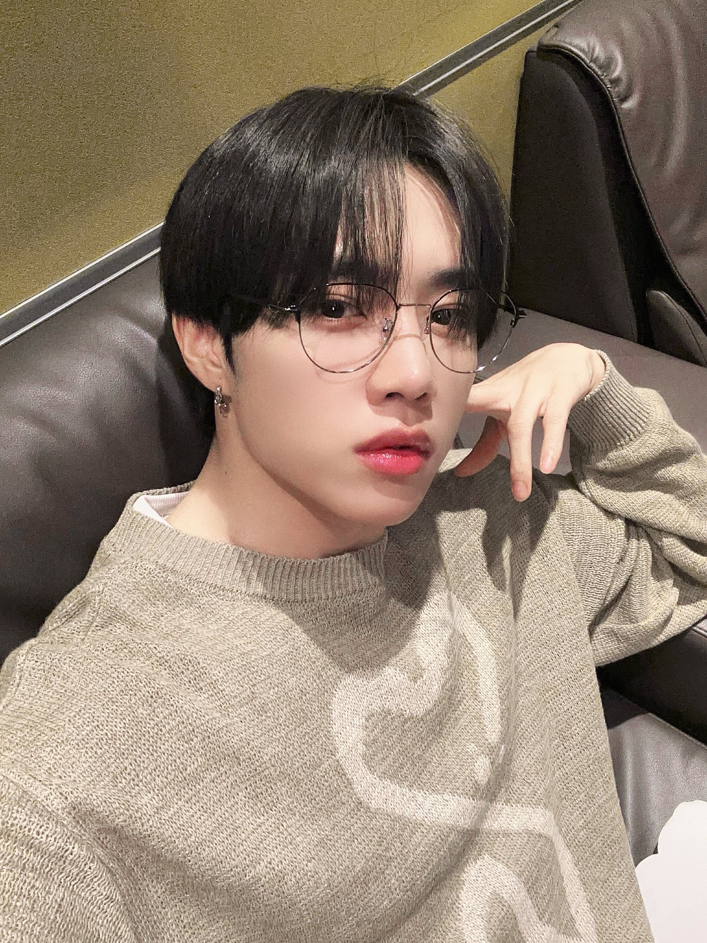 公式】「THE BOYZ」ソヌ、一時的な活動中断へ…事務所側「健康上