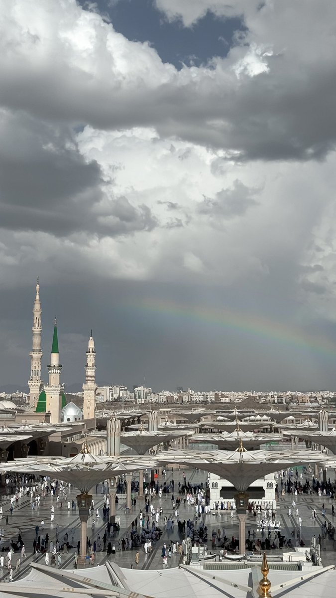 مشهد رائع لقوس الرحمة الان 

#المسجد_النبوي 🕌
