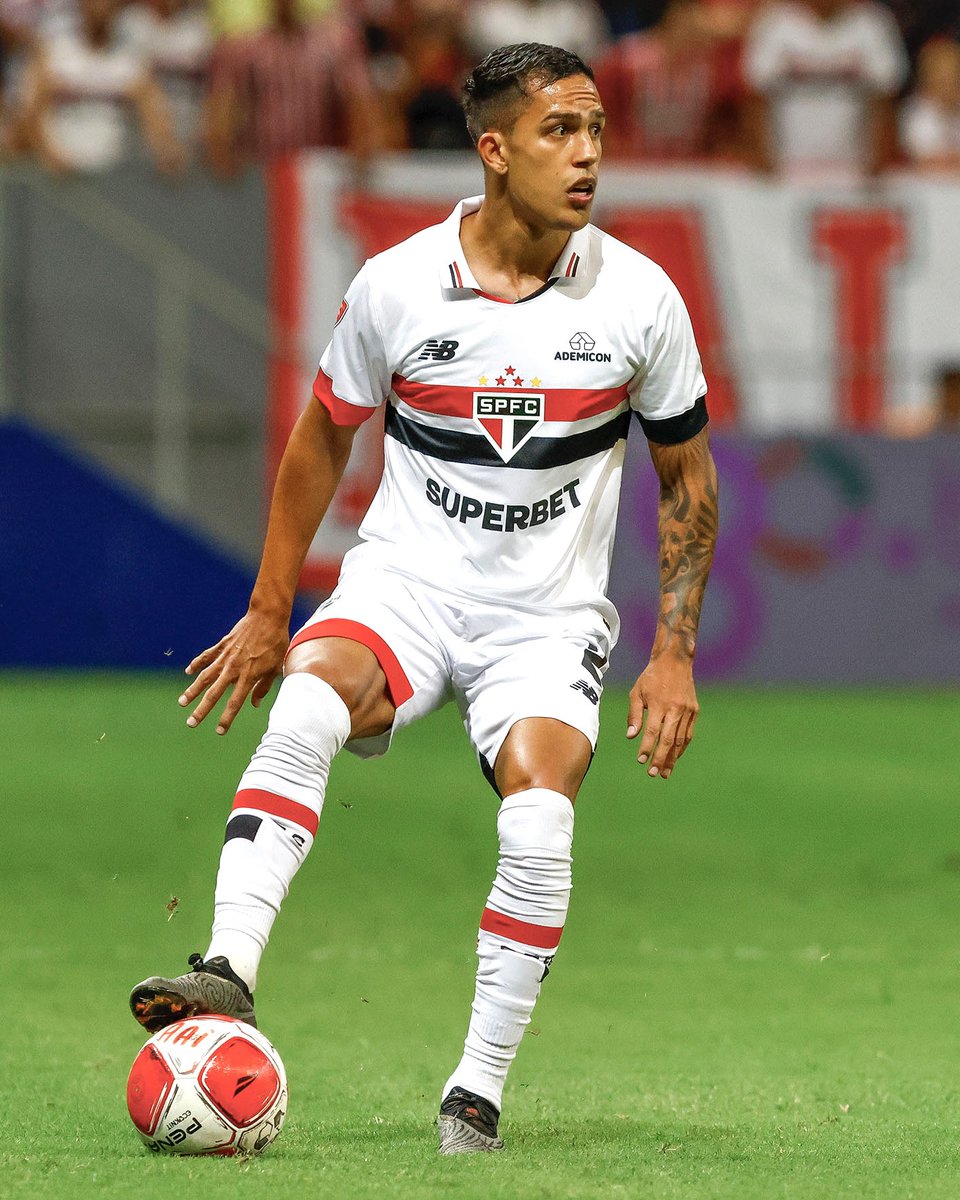 SaoPauloFC's tweet photo. 🎉 Nosso aniversariante do dia 🎉

#VamosSãoPaulo 🇾🇪 https://t.co/p2VFrk0WWq