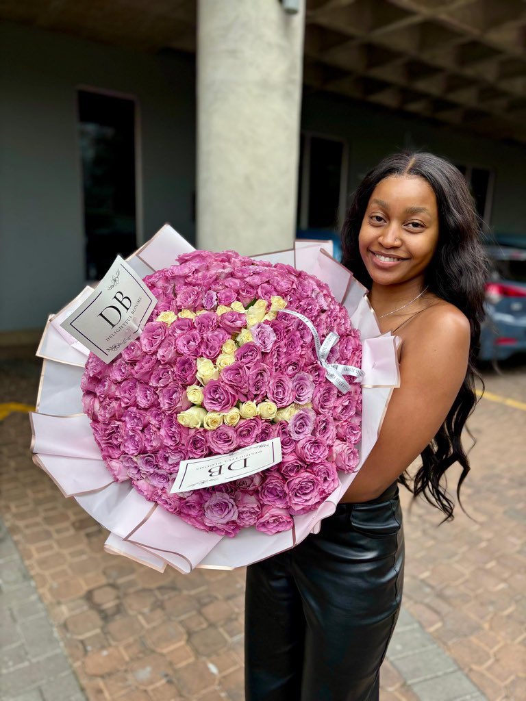 joy_zelda's tweet photo. Zee deserves to be the face of @NIVEAUSA #NiveaSA
Please Retweet until it opens doors for her ❤️
CONGRATULATIONS ZEE
WE STAND WITH ZINTLEZEE
#BBMzansi
#ZintleMofokeng
#ZintleZeeMofokeng
#BigBrotherMzansi https://t.co/DbS3C9BTXF