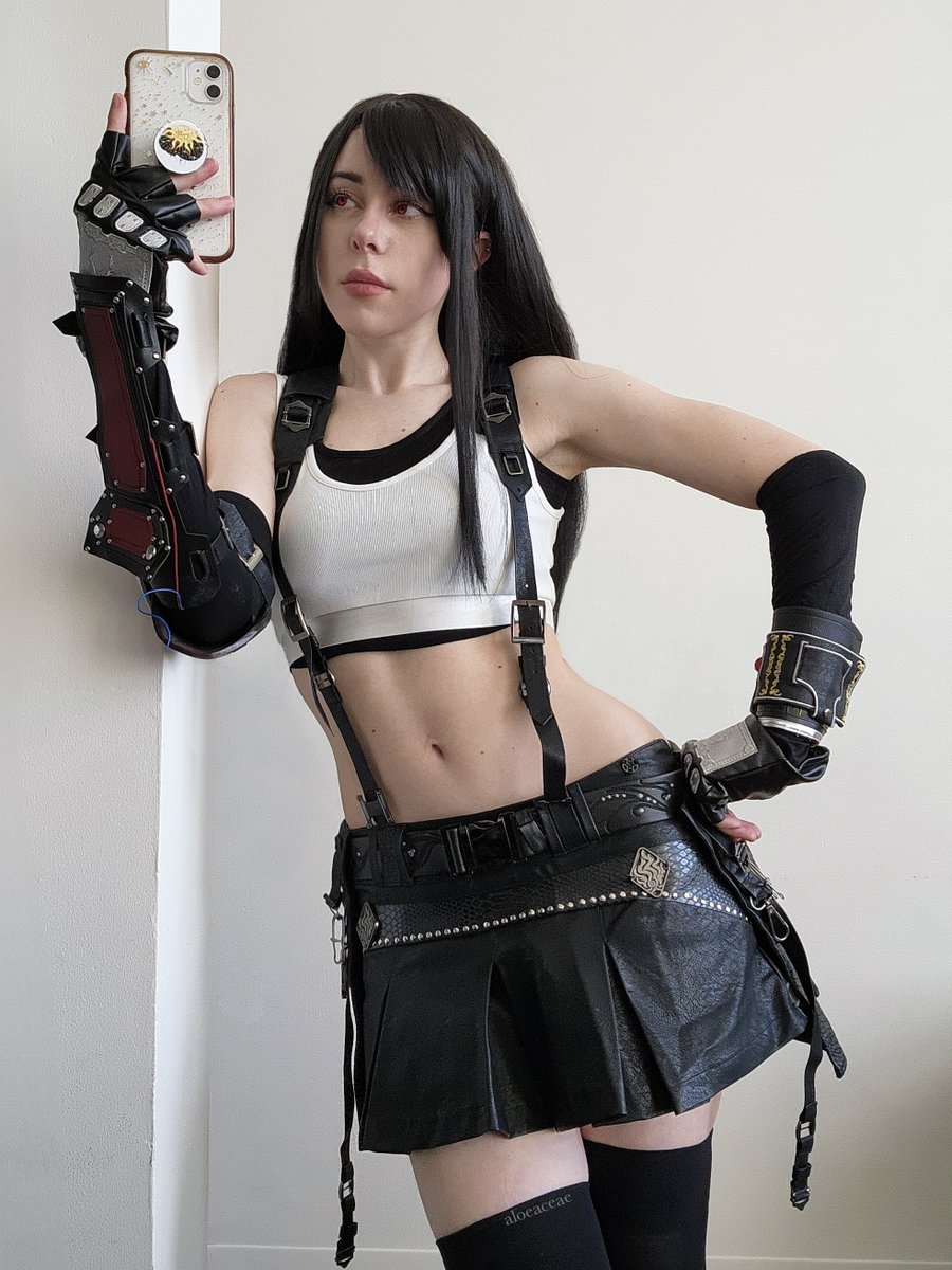 It's my birthday! Here are my favorite recent cosplays screaming &amp; begging to be retweeted🌱