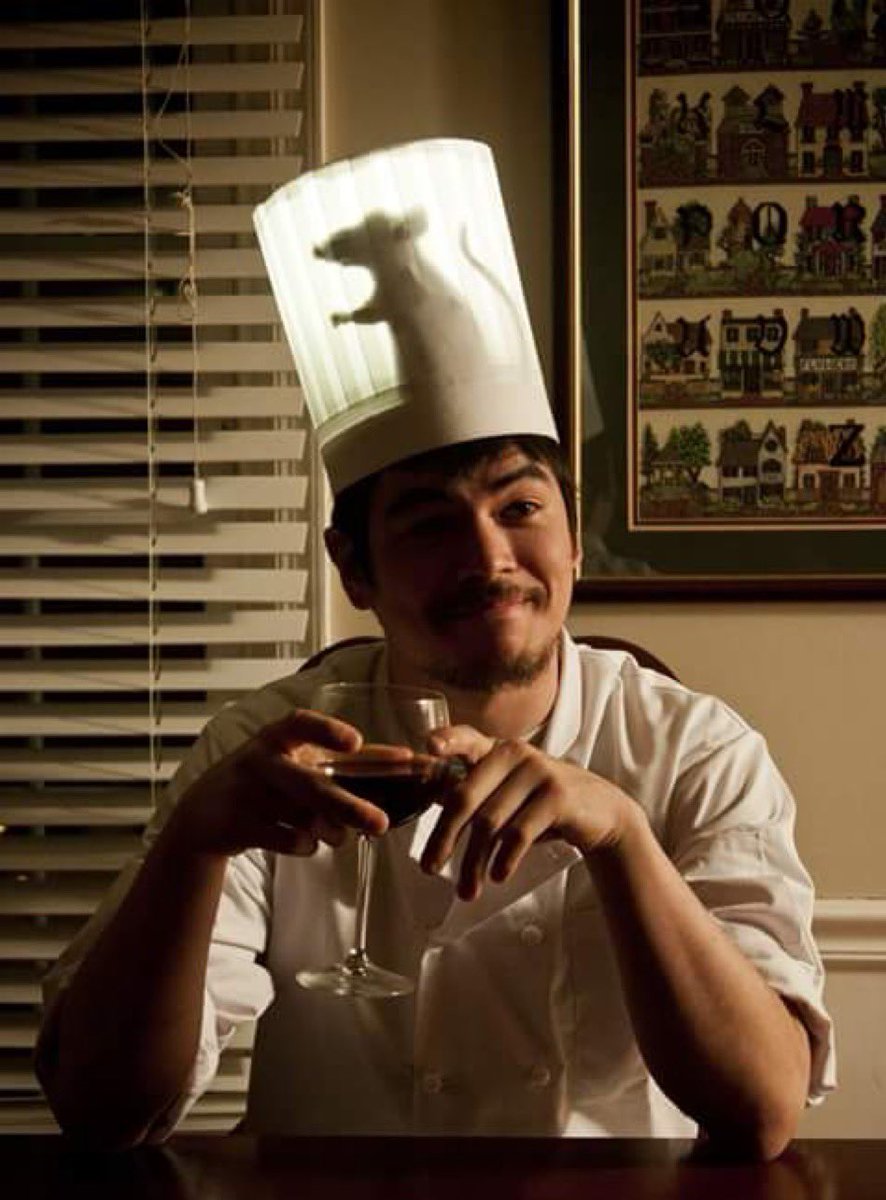 Roybattyforever's tweet photo. Hilo de cosplays de “Ratatouille”, porque con un tweet no es suficiente. https://t.co/Nc4U7oSxd0