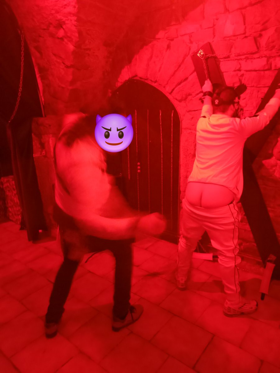 Première session d'impact pour la dalmachienne 💥
First impact play session for the dalmaslave 💥