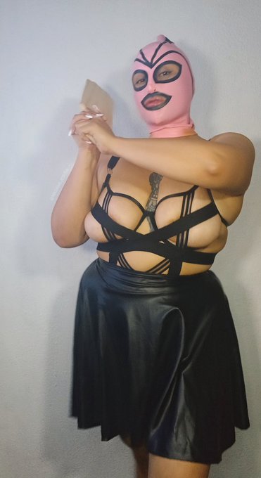 Lista para golpear algunos culos esta semana.  Agenda una sesi&oacute;n en #Tijuana 📧goddessjesusa@protonmail<a href="/tag/tijuana"class="tags"><span>#tijuana</span></a>