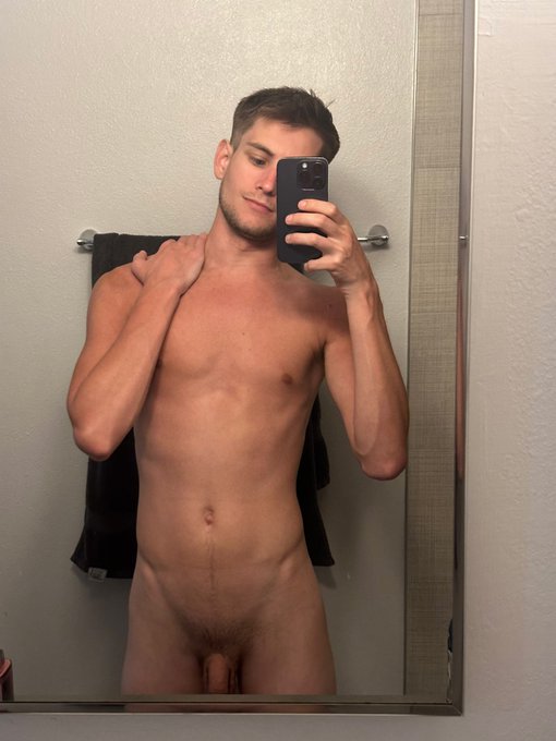 letting it hang https://t.co/4fzuIdDCM4