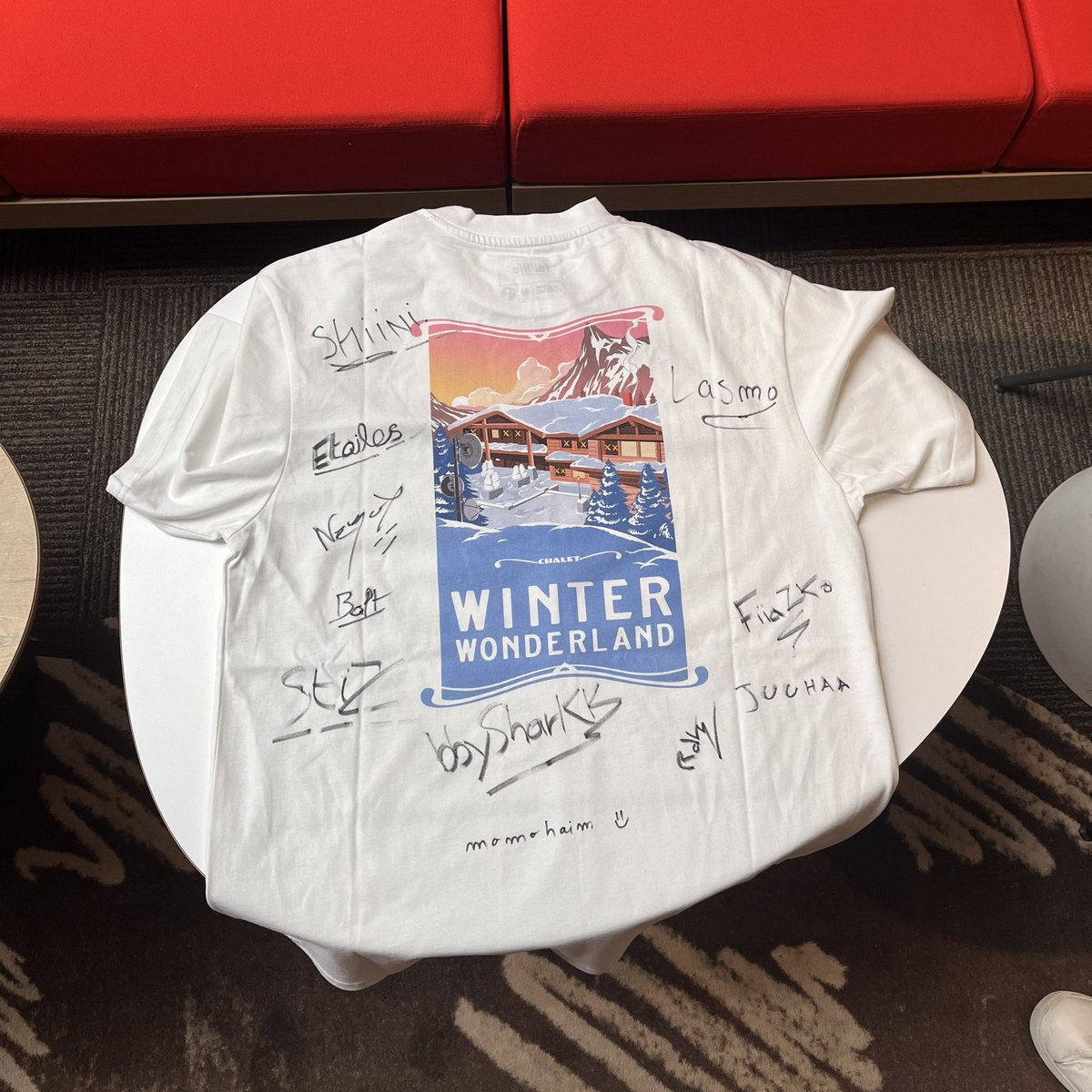 ESIX_FR's tweet photo. Pour clôturer cette #GA2024 on vous offre un magnifique t-shirt @Fulllife_fr dédicacé par les deux équipes finalistes ❤️

Pour participer :
➡️ Follow @ESIX_FR 
➡️ RT ce tweet
➡️ Répond avec le #GA2024

TAS ce vendredi 5 avril à 20h ! https://t.co/tmLmq9J5Zr