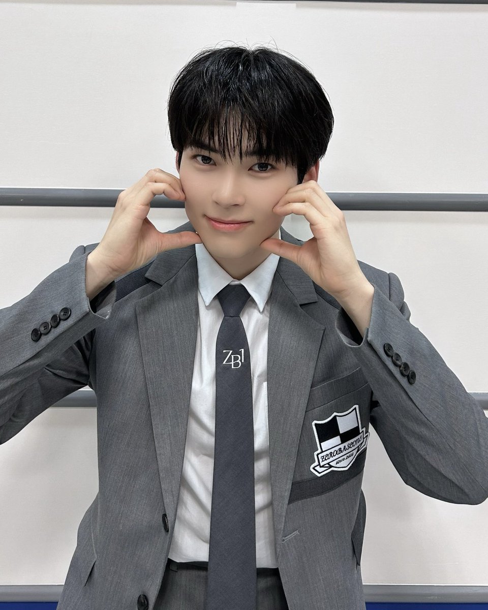 ZB1_jp's tweet photo. _𝗭𝗘𝗥𝗢𝗙𝗢𝗖𝗨𝗦

TBS「CDTV ライブ！ライブ！」4時間30分スペシャル⚡️

#SUNGHANBIN #ソンハンビン
#KIMJIWOONG #キムジウン
#ZHANGHAO #ジャンハオ

#ZEROBASEONE #ZB1
#ゆらゆら_運命の花
#YURA_YURA https://t.co/4nfN96UCK9