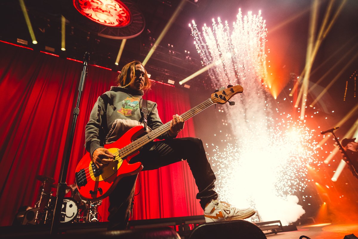 Rupp_Arena's tweet photo. Rocked Rupp Arena with @falloutboy at the So Much For (2our) Dust Tour! 🤘🎸 What a night filled with electrifying energy and unforgettable tunes... and of course, all of the MEMORIES. 🎱

📸: @LoganIII https://t.co/b5Poye0Z6y