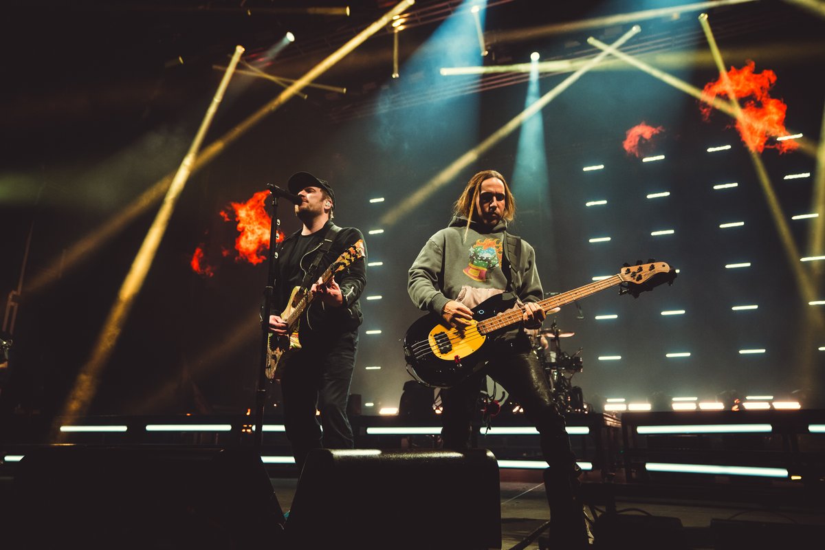 Rupp_Arena's tweet photo. Rocked Rupp Arena with @falloutboy at the So Much For (2our) Dust Tour! 🤘🎸 What a night filled with electrifying energy and unforgettable tunes... and of course, all of the MEMORIES. 🎱

📸: @LoganIII https://t.co/b5Poye0Z6y