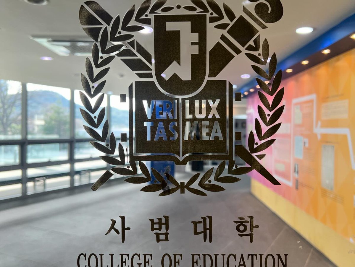 yerongss's tweet photo. I was invited to Seoul National University College of Education today and gave a lecture!
It was a very meaningful and fun time
Thank you again Professor Sonya Martin for inviting me ❤

Thank you for listening to my lecture today! 💓 https://t.co/fwDQ6UijFx