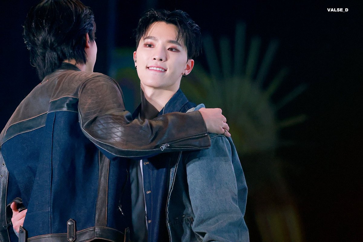 포옹

#DINO #WONWOO #원우 #디노 
 #AprilFoolsDay