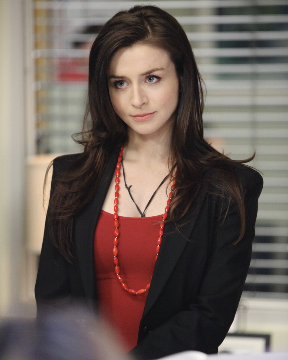 Can you believe that today marks #14YearsOfAmeliaShepherd?! Seems like yesterday she arrived on scene in LA for Private Practice! 🥰 @caterinatweets @GreysABC #GreysAnatomy