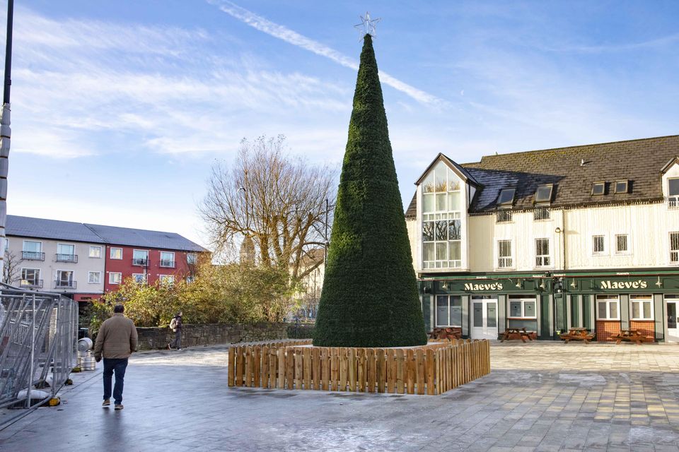 Benny's Bull Run will officially launch this Friday from 4pm to 5pm in Queen Maeve's Square 

All supporters are welcome to attend, as Benny makes his way back to the Showgrounds in time for the Galway United game 🔴⚪️

Family friendly activities, face painting, and meet and