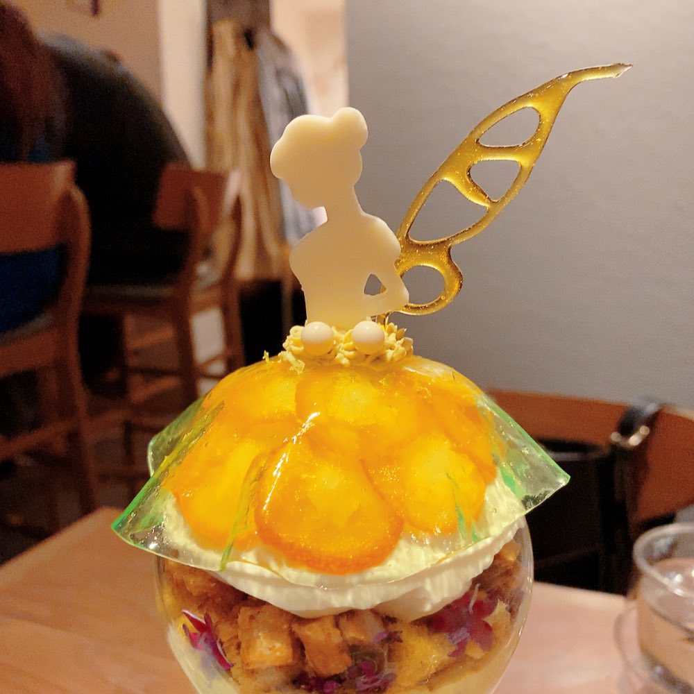 「これは春コミの時に食べたティンカーベルのパフェですたいへん美味しかった! 」|森永🍊G4Y同行者募集中のイラスト