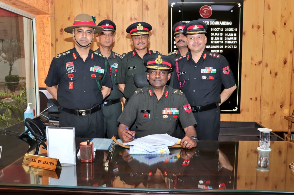 Maj Gen A Sridhar, SM assumed the appointment of General Officer Commanding #HellsAngels from Maj Gen Hari B Pillai. On taking over the General Officer paid tribute to the Bravehearts in a solemn wreath laying ceremony at Yodha Yaadgar War Memorial. The GOC exhorted All Ranks to…
