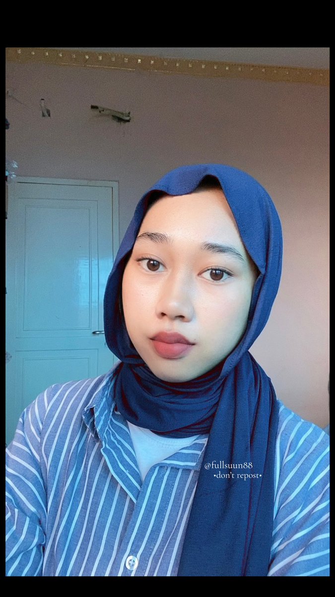 fullsuun88's tweet photo. siapa yg lagi suka banget sama pashmina mleyot kaya aku nih? aku baru cobain yang satu ini bahannya adem, lembut, nyaman buat daily, jahitan rapi, gampang diatur juga jadi kalo restock harus gercep biar gak kehabisan ya 👀✨

——————
rekomendasi pashmina: 
https://t.co/YMYdrLfCgc https://t.co/UbnZoKjxTh